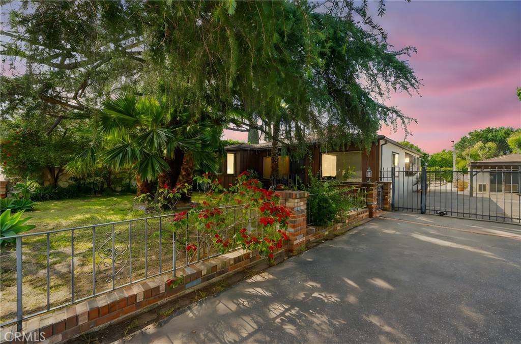 Chatsworth, CA 91311,22226 Devonshire ST