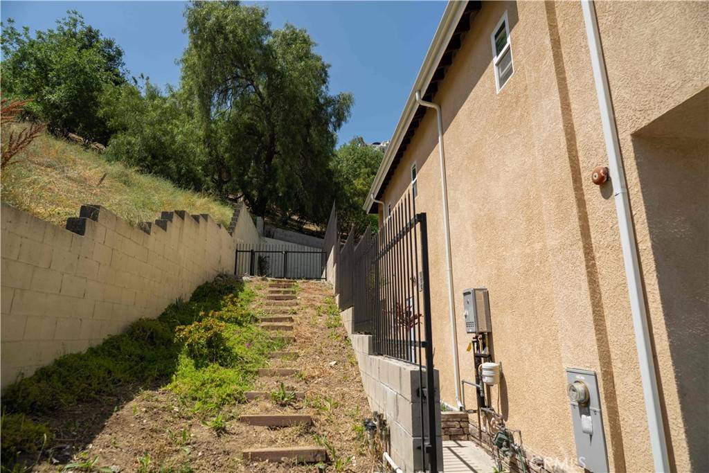 Los Angeles, CA 90065,1630 Bridgeport DR