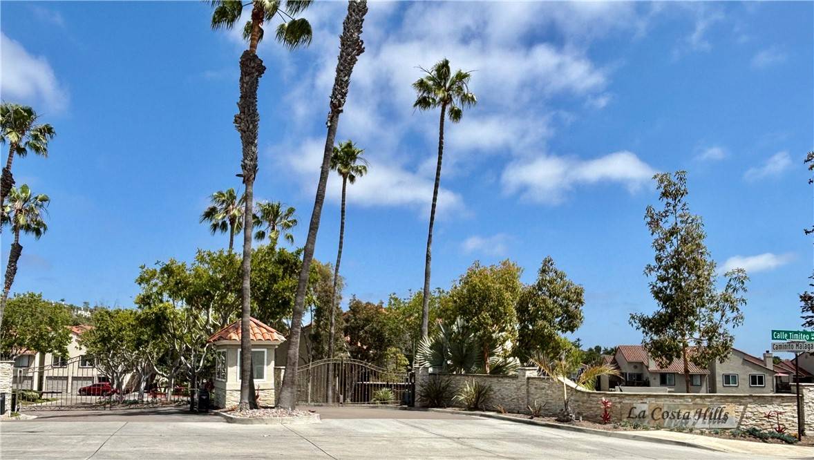 Carlsbad, CA 92009,3513 Caminito Sierra #101