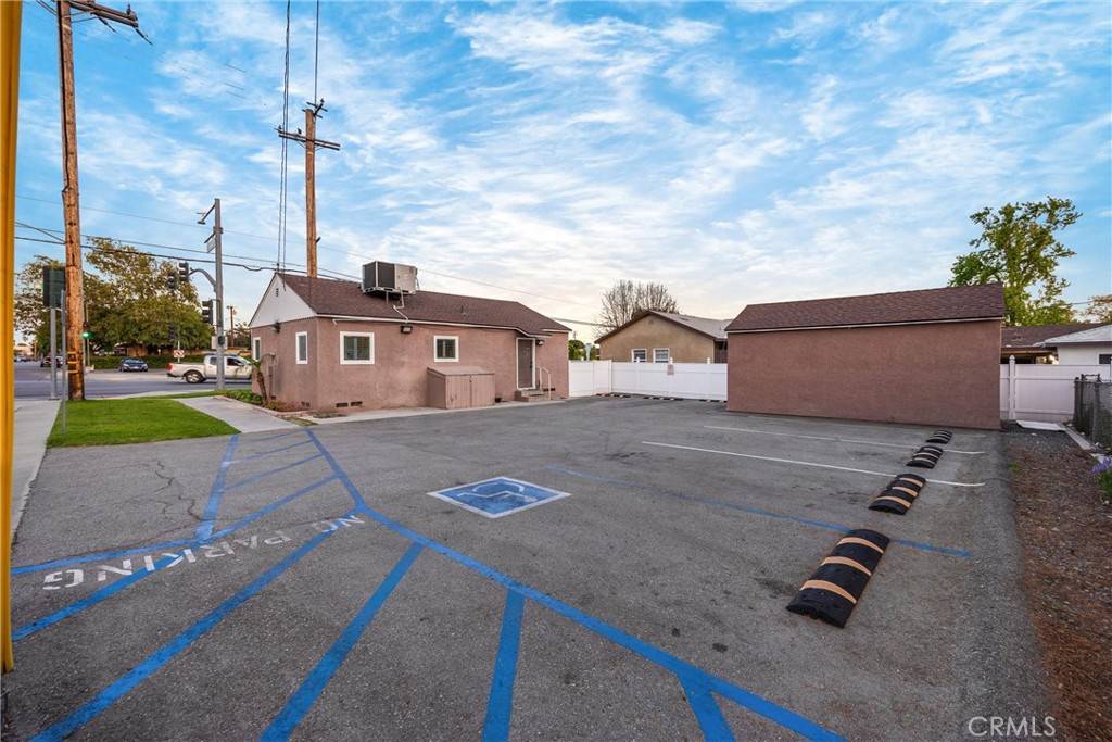 Fontana, CA 92335,8312 Juniper AVE