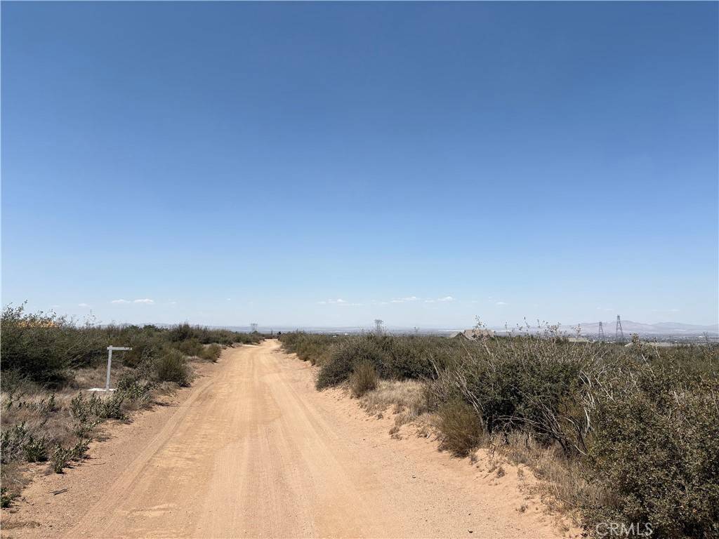 Phelan, CA 92371,0 White RD