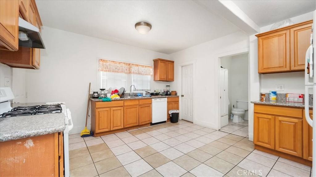 Ontario, CA 91761,226 E California ST
