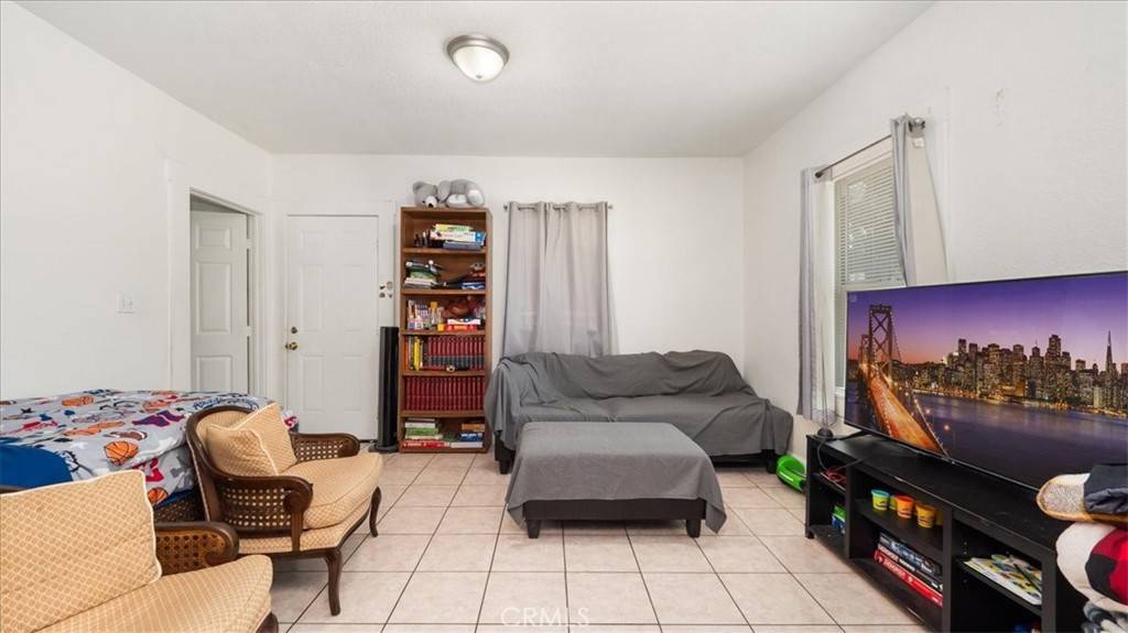 Ontario, CA 91761,226 E California ST