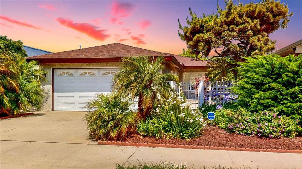 Hawthorne, CA 90250,13424 Washington AVE