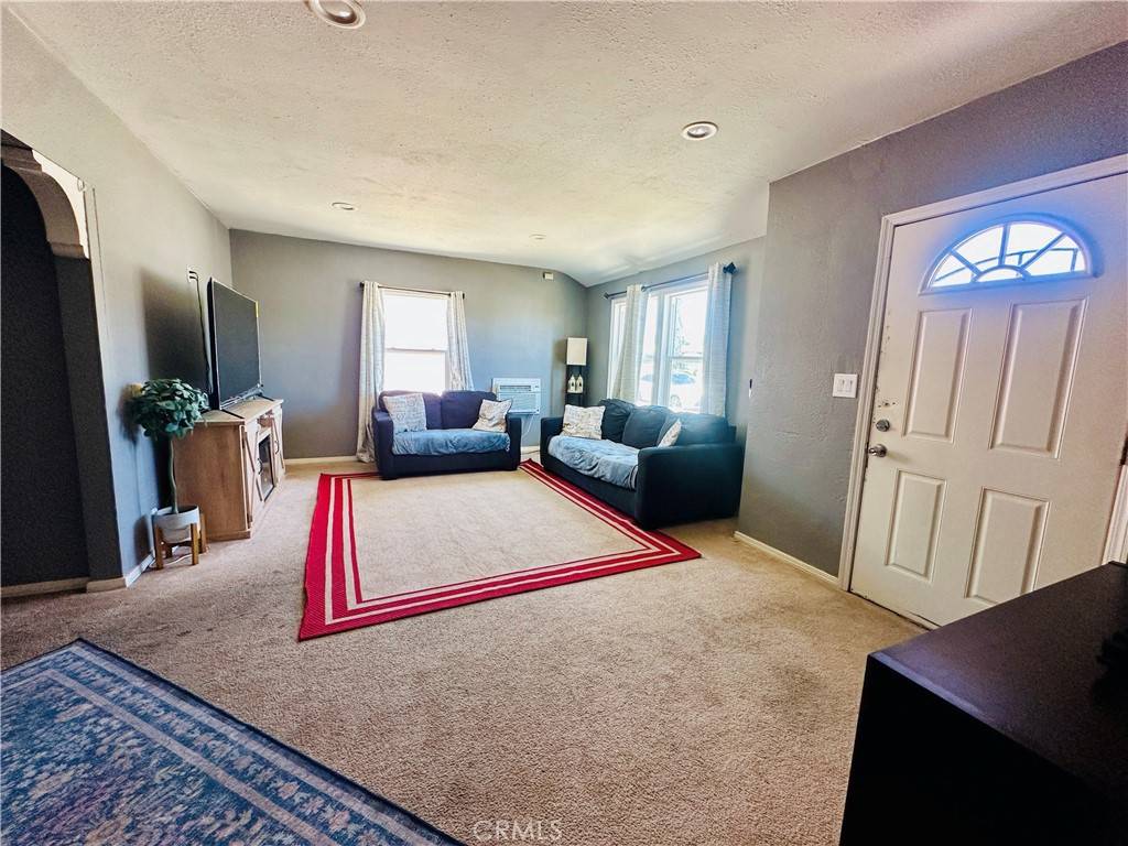Fontana, CA 92335,8580 Mango AVE