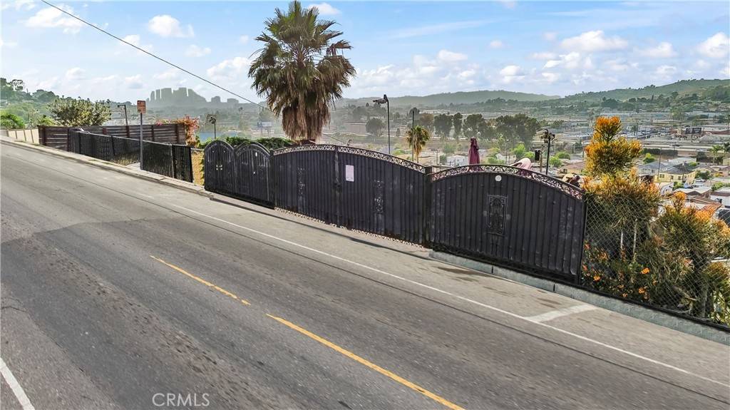 Los Angeles, CA 90063,4215 Woolwine DR