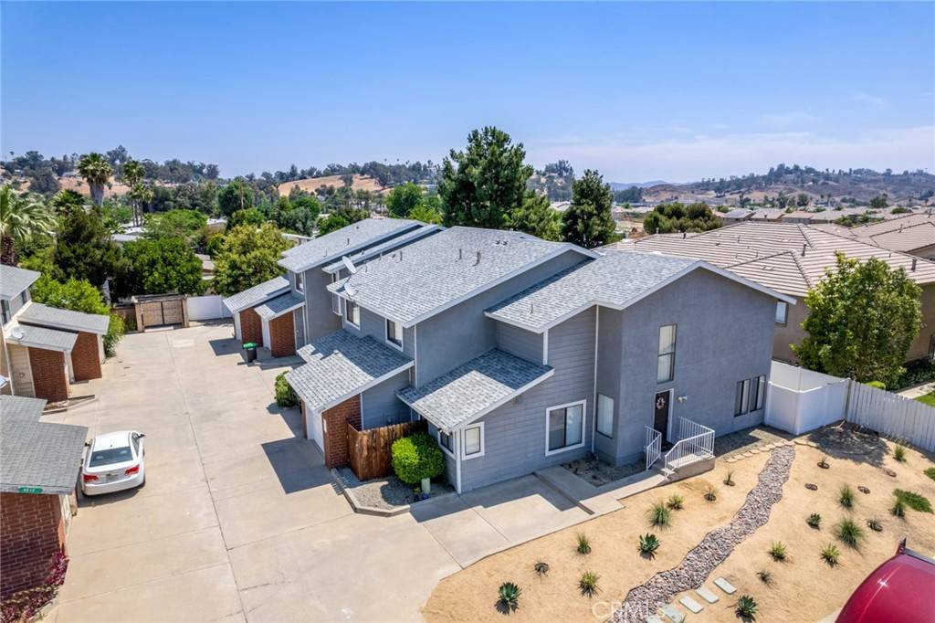 Lake Elsinore, CA 92530,655 657 Woodcrest DR