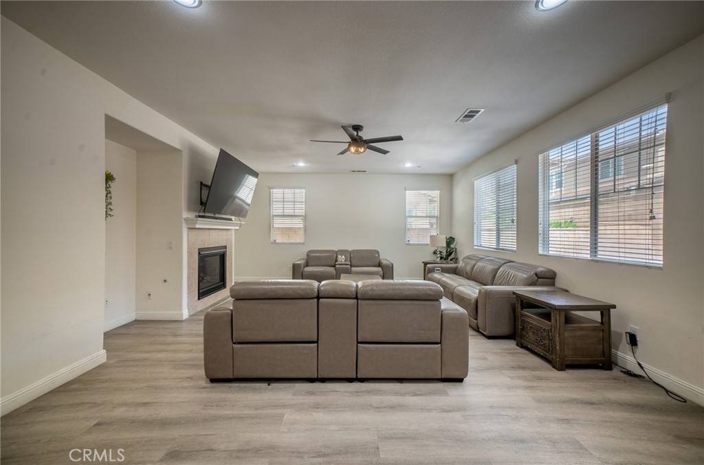 Fontana, CA 92336,15930 Chorus LN
