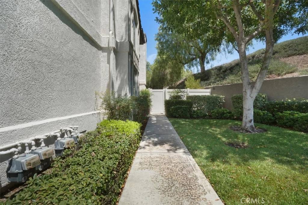 Corona, CA 92879,2121 Triador ST #105