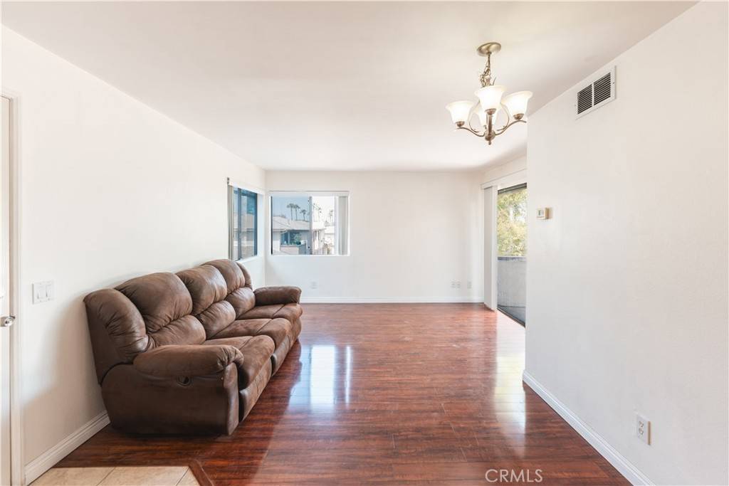 Riverside, CA 92507,1317 Massachusetts AVE #202