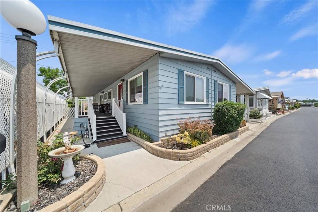 La Verne, CA 91750,4095 Fruit #703