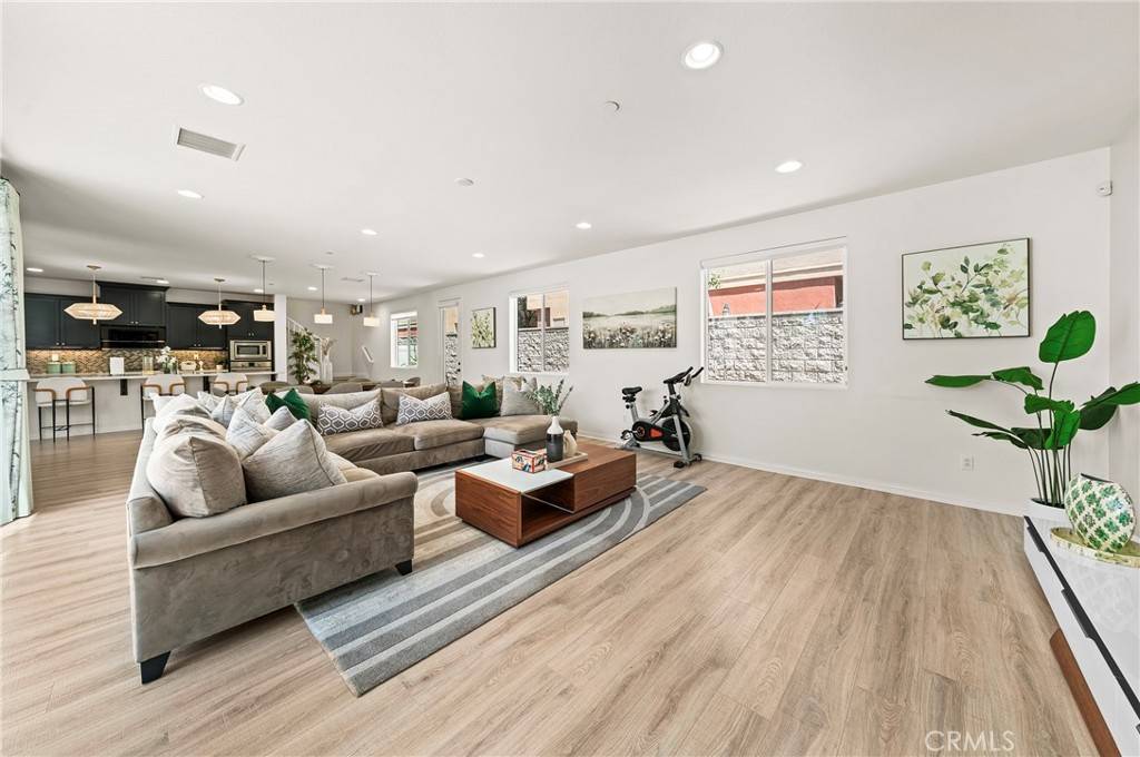 Glendora, CA 91740,433 W Bagnall ST