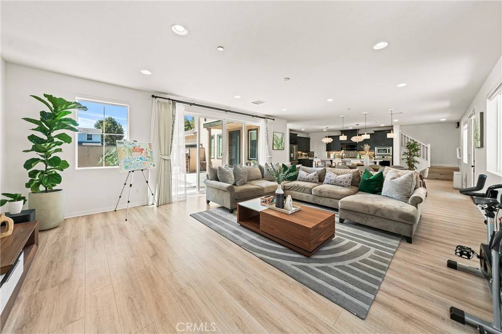 Glendora, CA 91740,433 W Bagnall ST