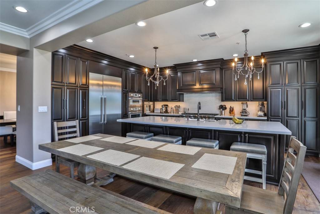La Verne, CA 91750,2564 Lunes