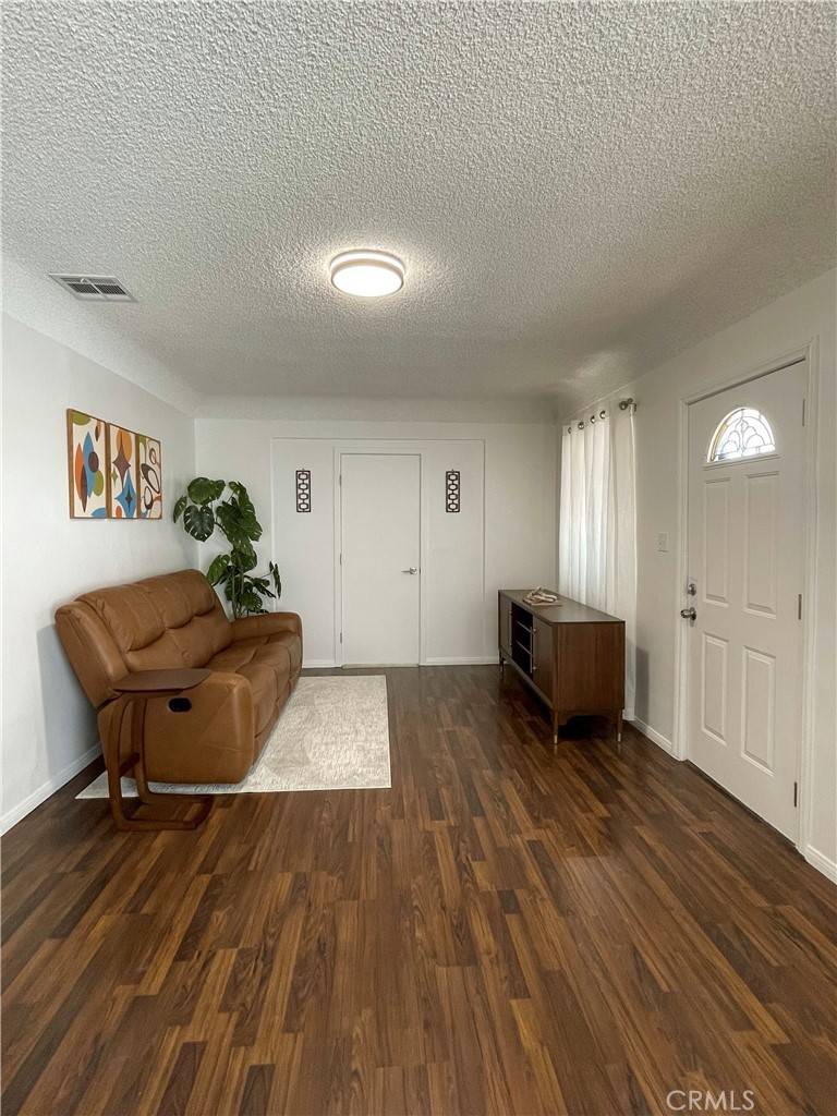 Bell, CA 90201,6416 Corona AVE