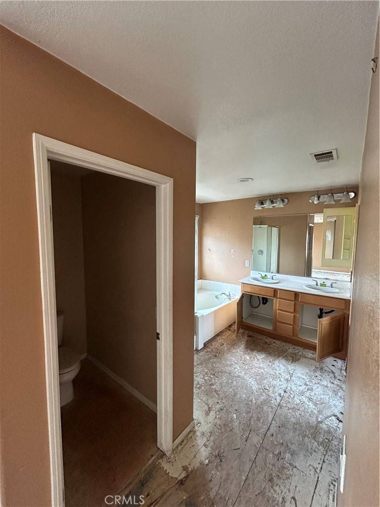 Chino, CA 91710,6921 Montego ST