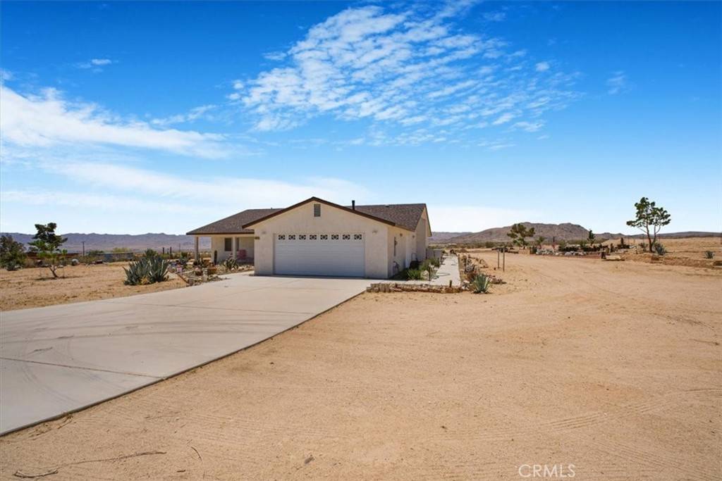 Joshua Tree, CA 92252,61975 La Brisa DR