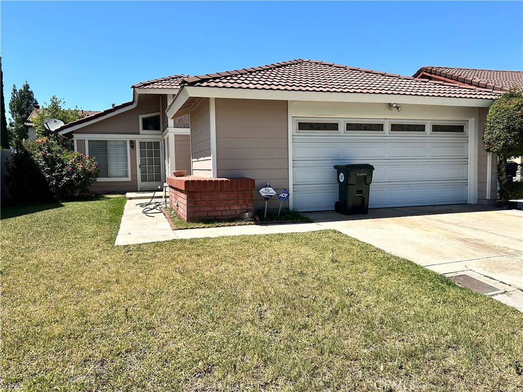 Fontana, CA 92337,14032 Mountain High DR