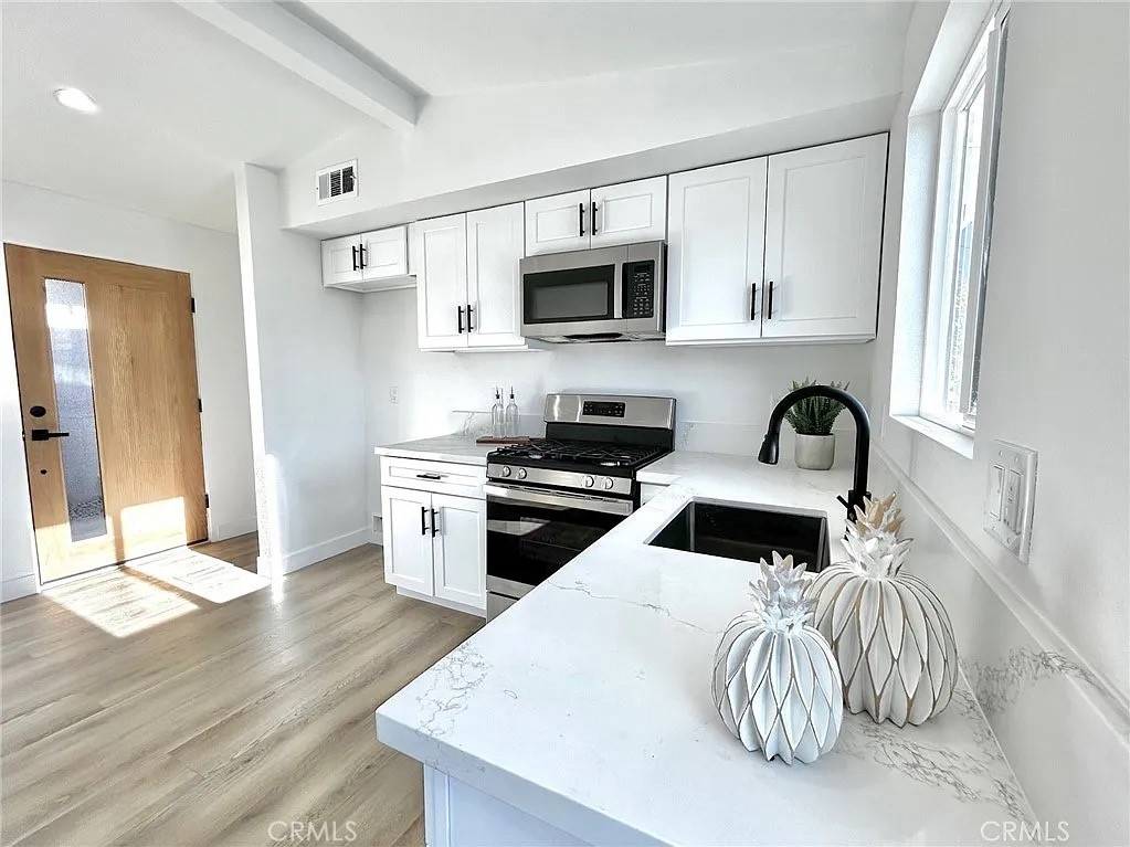 Sylmar, CA 91342,13186 Herron ST