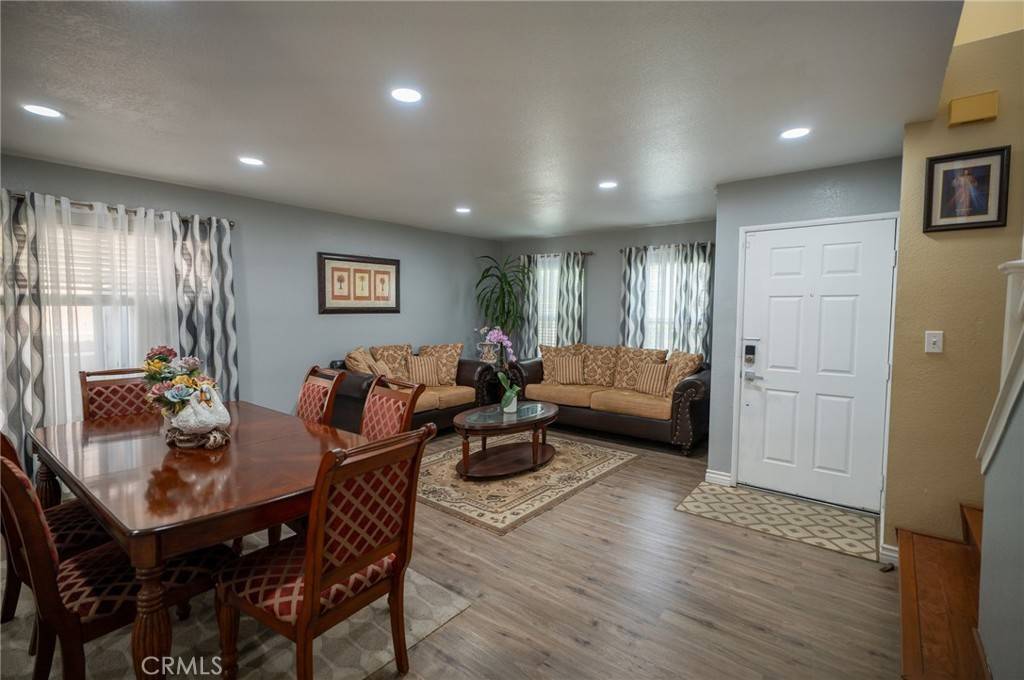 Corona, CA 92883,8941 Carnation DR