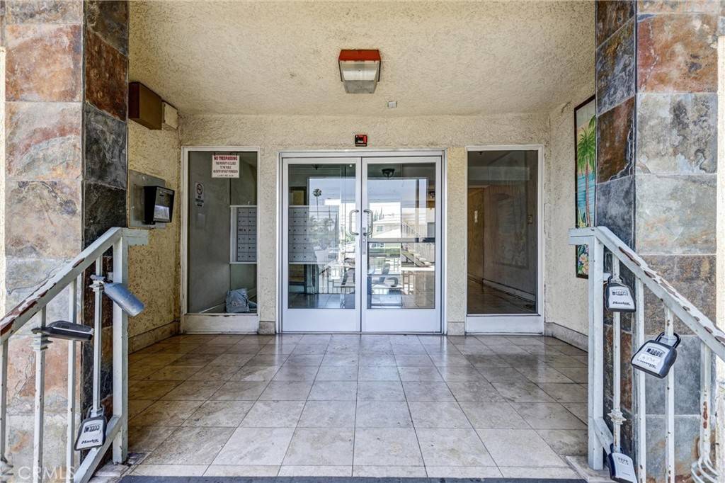 Van Nuys, CA 91406,7035 Woodley AVE #113
