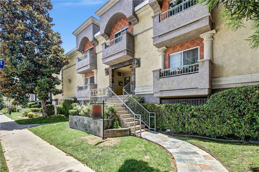 Van Nuys, CA 91406,7035 Woodley AVE #113