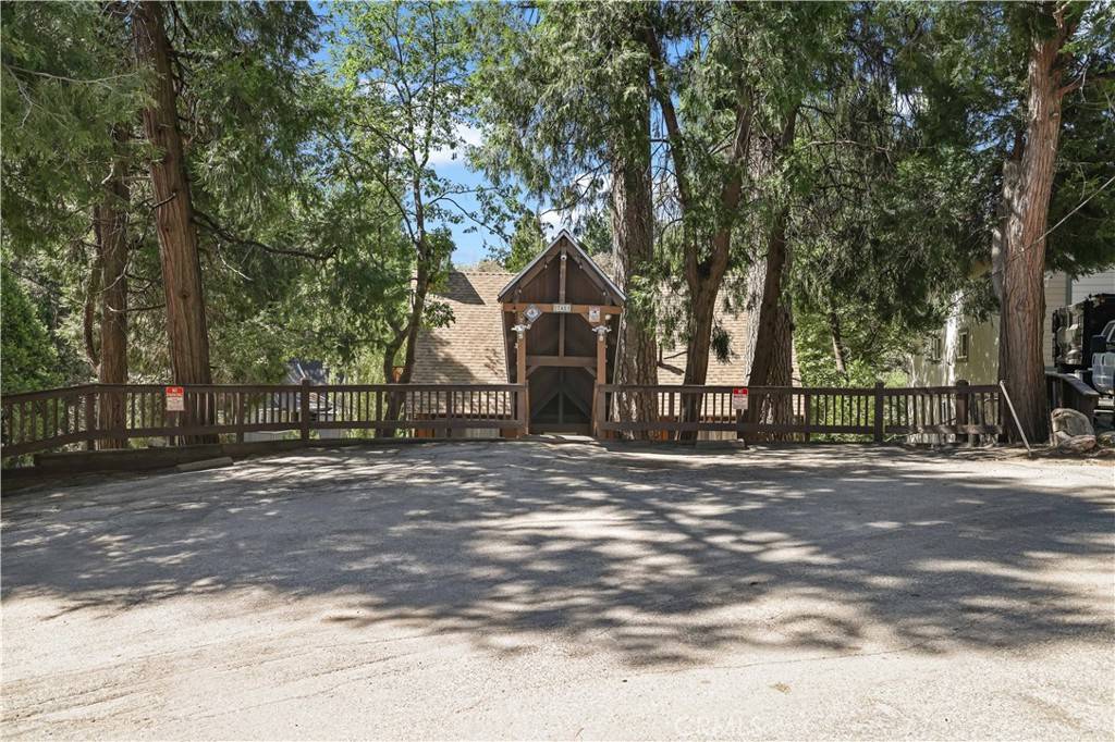 Crest Park, CA 92326,27481 Meadow DR