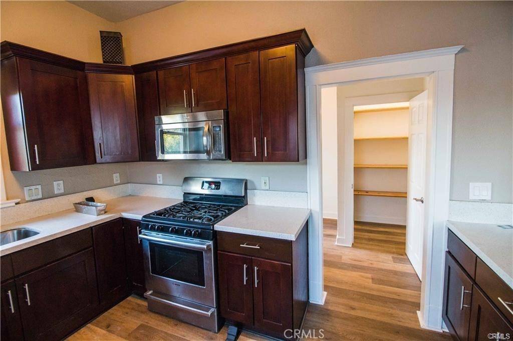 San Bernardino, CA 92407,1035 W Hill DR