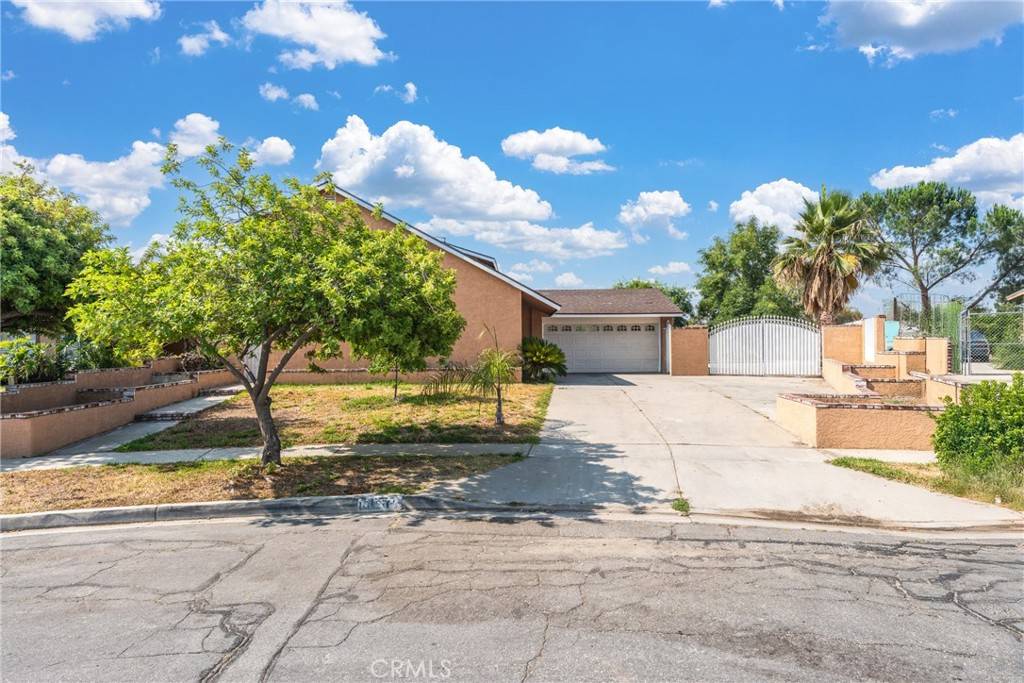 Fontana, CA 92336,17571 Shamrock AVE