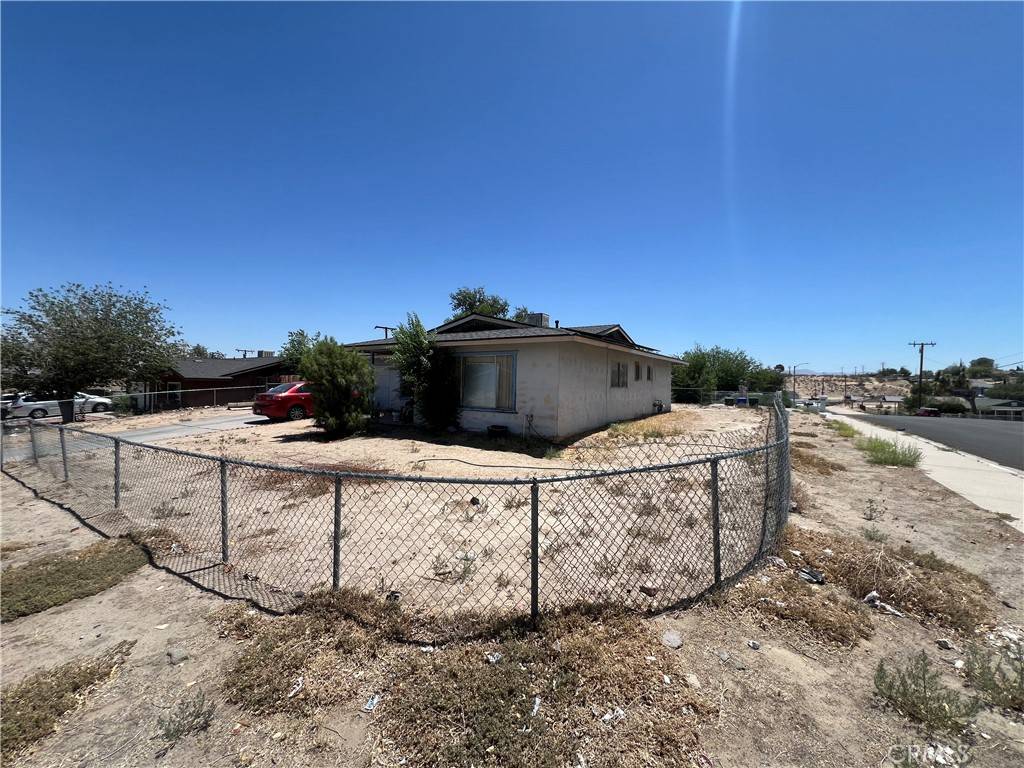 Victorville, CA 92395,14311 Manzanita RD