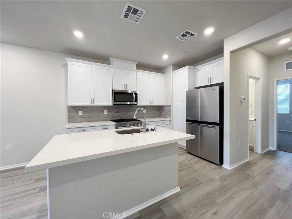 Pomona, CA 91767,223 Aurora LN