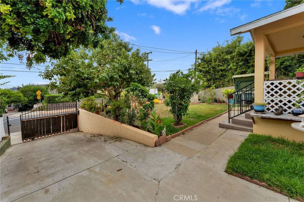 Los Angeles, CA 90065,1153 Isabel ST