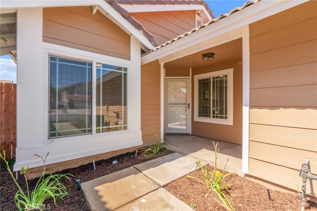 Fontana, CA 92336,16995 Walnut CT