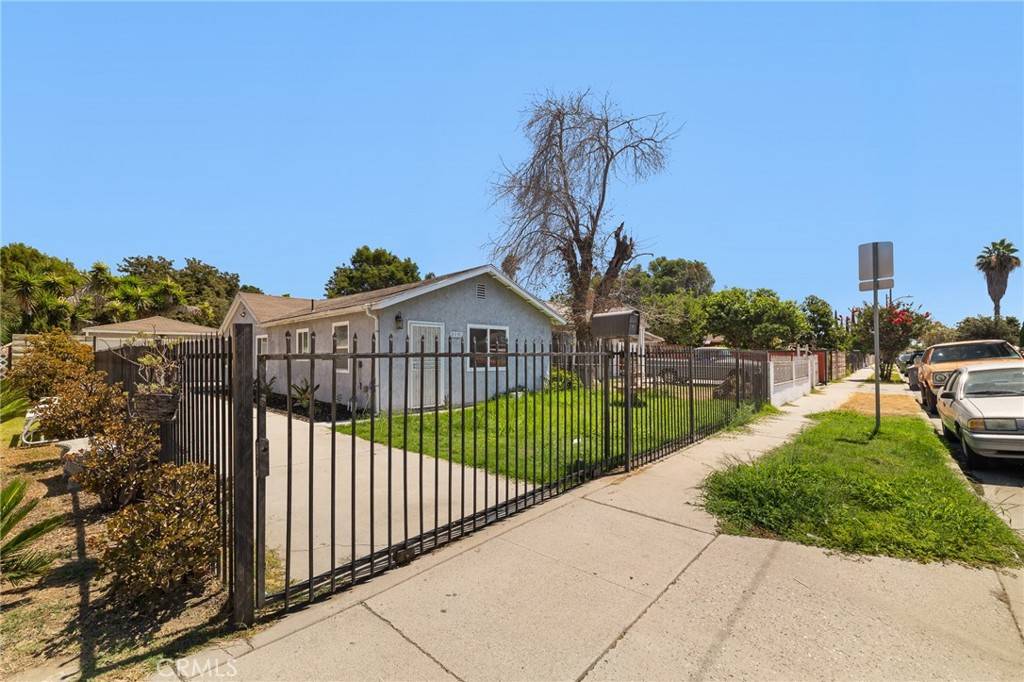 Compton, CA 90221,310 S Harris AVE