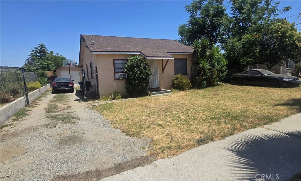 Fontana, CA 92335,9023 Olive ST