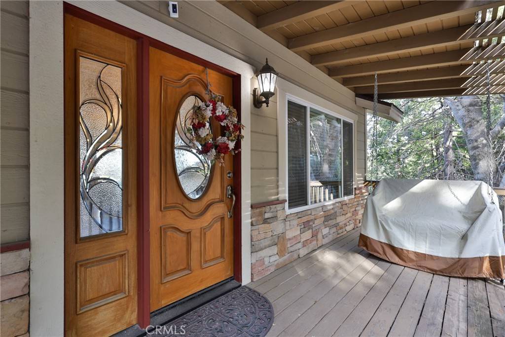 Crestline, CA 92325,25152 Valle DR