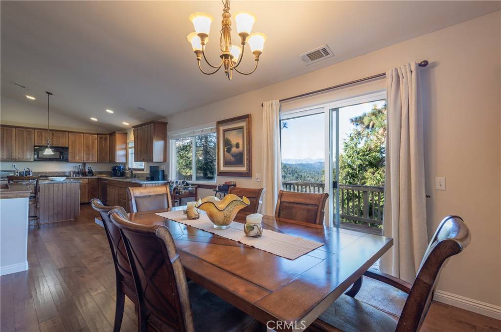 Crestline, CA 92325,25152 Valle DR