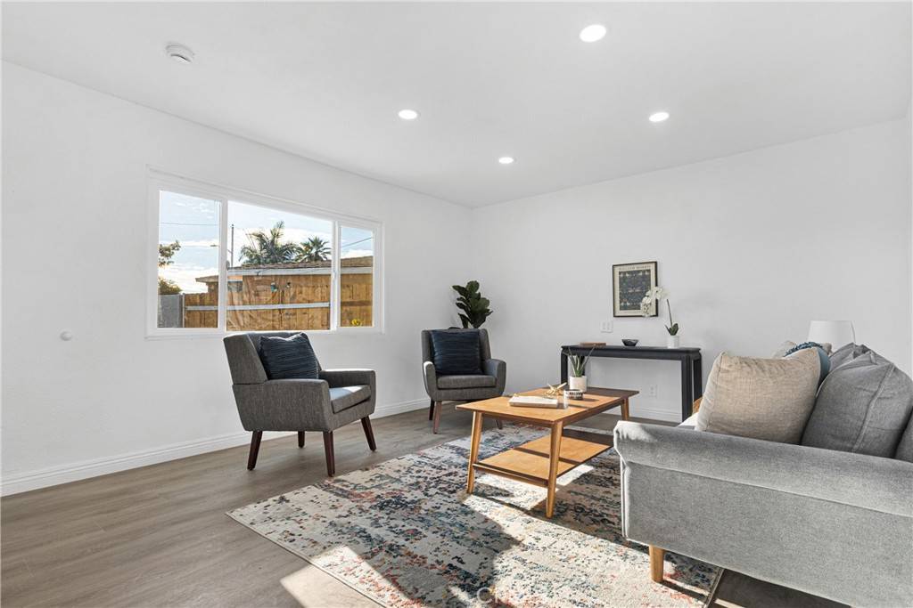 La Puente, CA 91744,18675 Renault ST