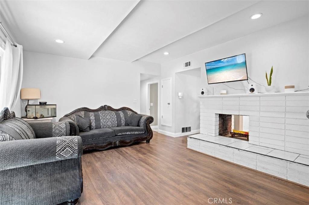 Ontario, CA 91762,1048 N Benson AVE