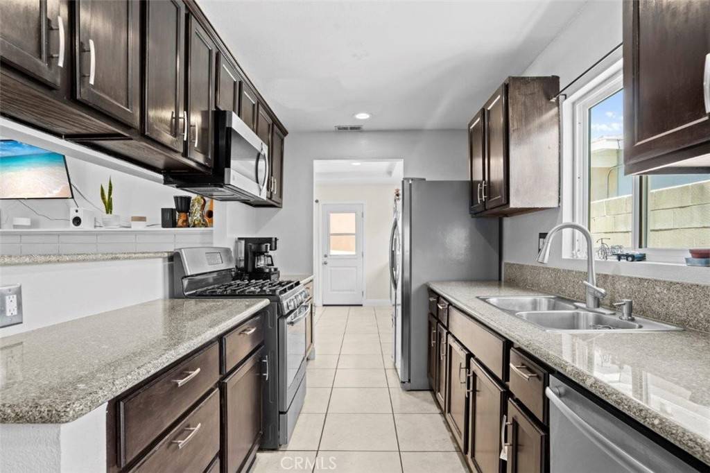 Ontario, CA 91762,1048 N Benson AVE