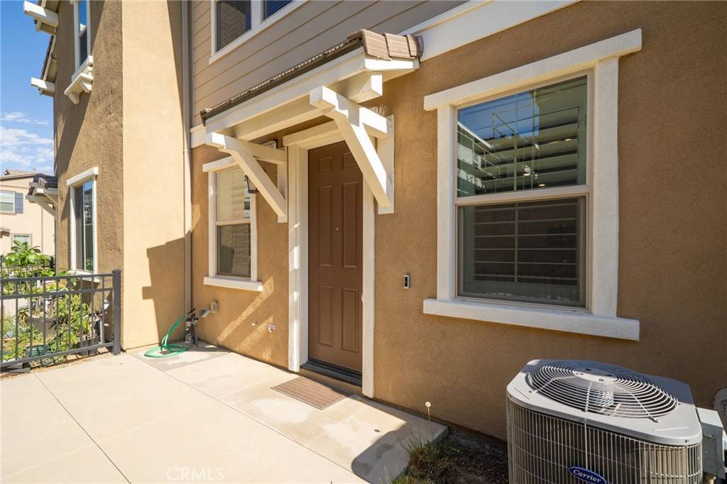 Fontana, CA 92336,16502 Casa Grande AVE #102