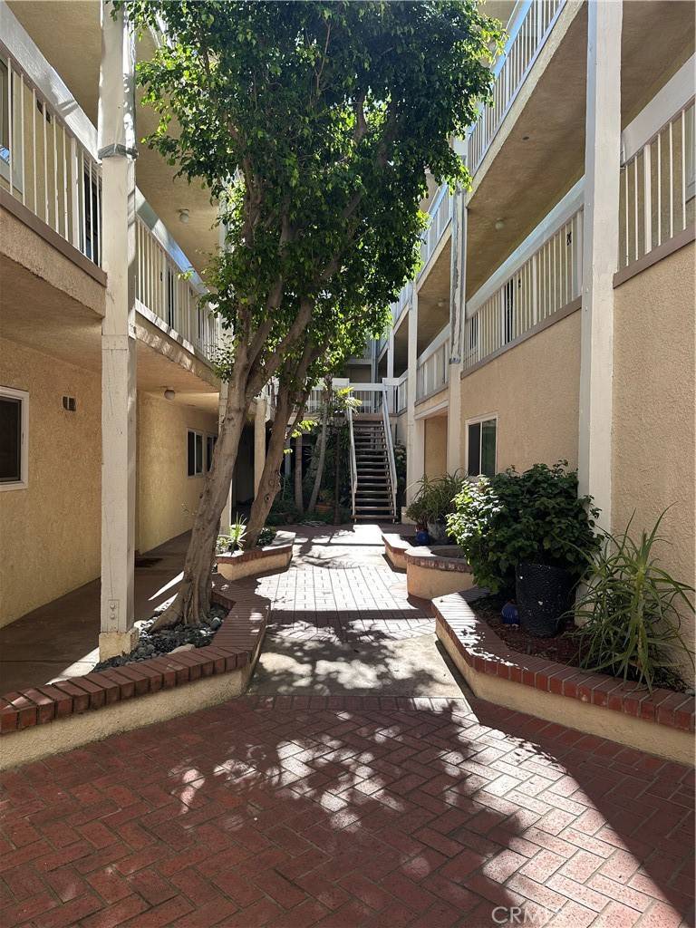 Valley Village, CA 91601,4807 Beck AVE #4