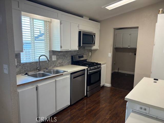 Corona, CA 92883,10412 Comstock RD