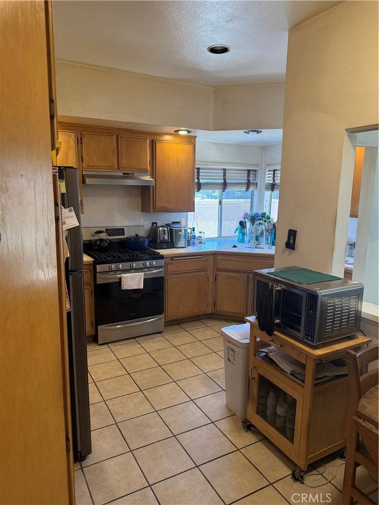 Ontario, CA 91761,2714 S Montego # E