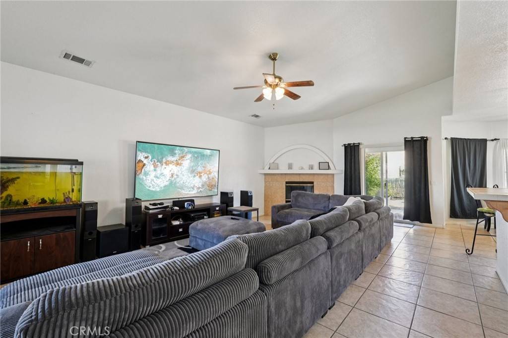 Victorville, CA 92395,16657 Country Ranch CT