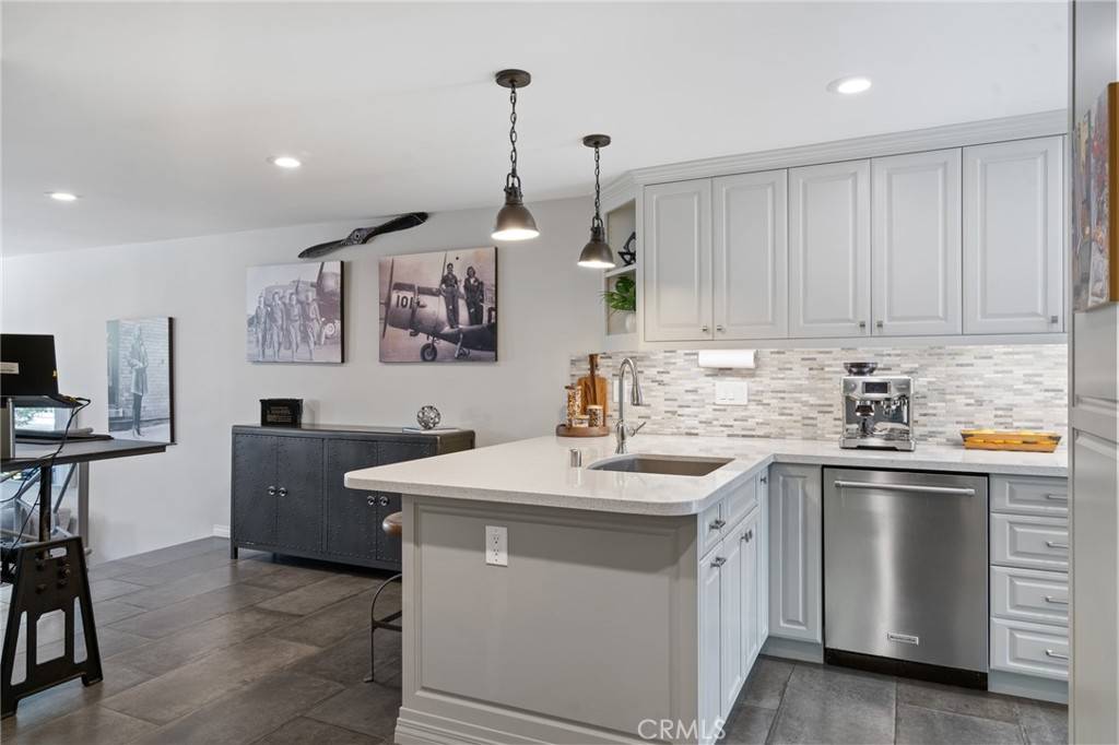 Long Beach, CA 90803,5109 Marina Pacifica DR N