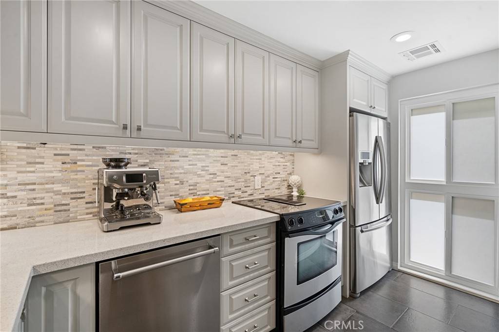 Long Beach, CA 90803,5109 Marina Pacifica DR N