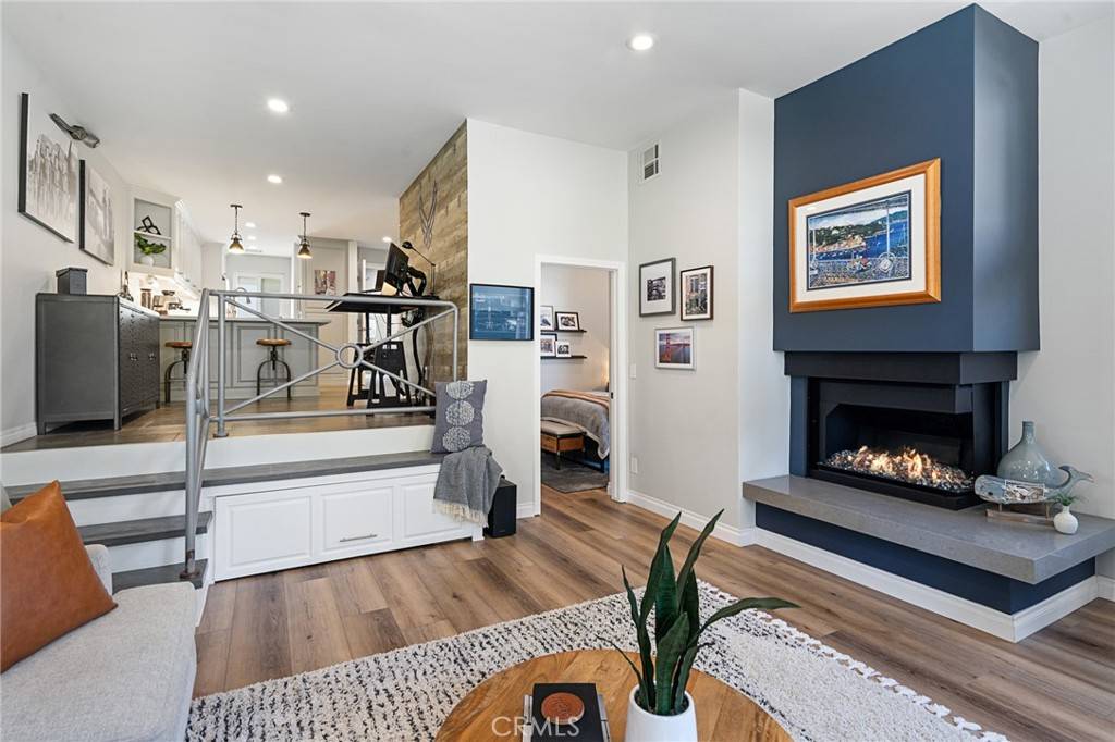 Long Beach, CA 90803,5109 Marina Pacifica DR N