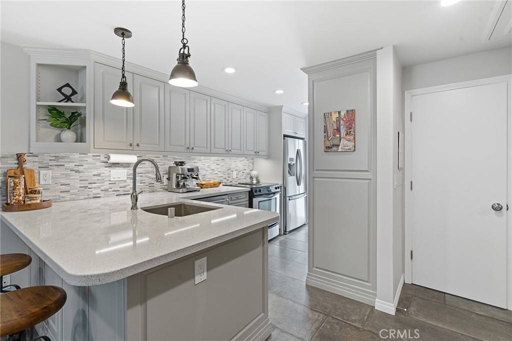 Long Beach, CA 90803,5109 Marina Pacifica DR N