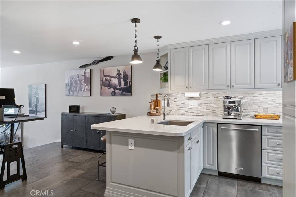 Long Beach, CA 90803,5109 Marina Pacifica DR N